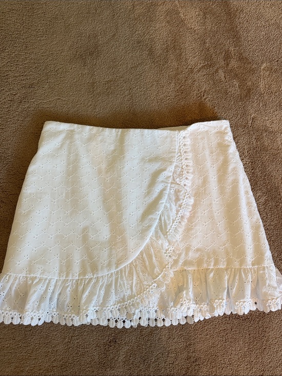 Lilly Pulitzer Dresses & Skirts - Lilly Pulitzer White Eyelet Ruffle Mini Skort